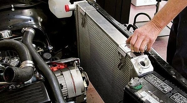 Замена радиатора охлаждения в автоцентре.jpg Замена радиатора охлаждения в автоцентре.jpg